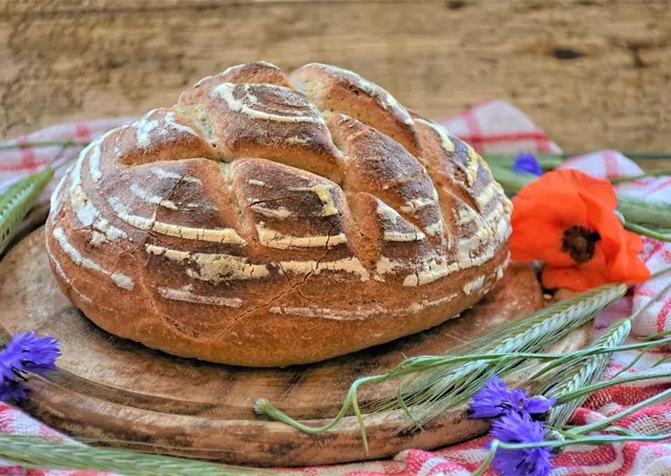 Hembakat bröd bakat till krispigt